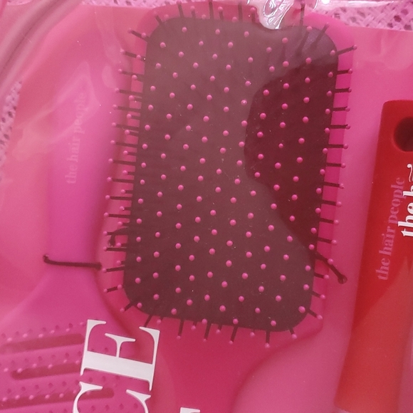 THE HAIR PEOPLE 3 PC BRUSH SET WITH TRAVEL BAG - Picture 2 of 4